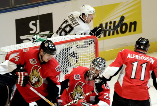 Tyler Kennedy, Anton Volchenkov, Martin Gerber, Daniel Alfredsson