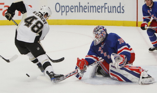 Tyler Kennedy, Henrik Lundqvist