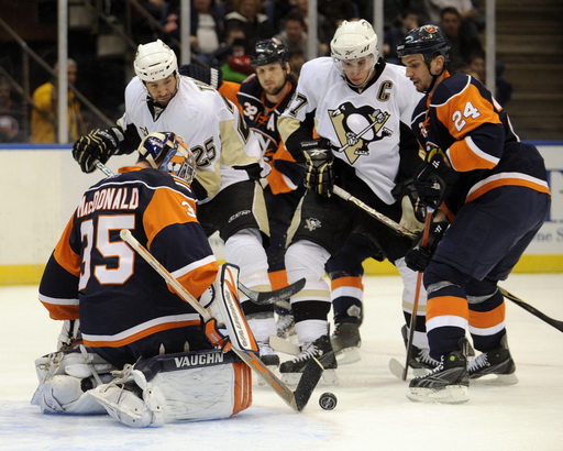 Joey MacDonald, Maxime Talbot, Sidney Crosby, Radek Martínek