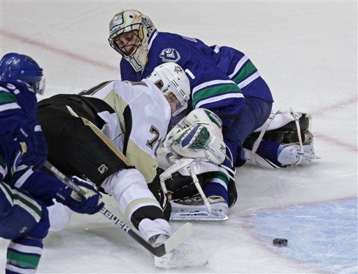 Evgeni Malkin, Roberto Luongo